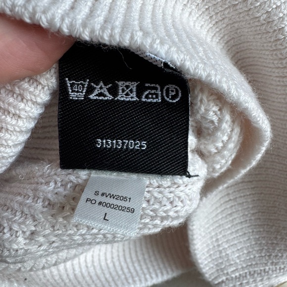 Vuori Alps Boyfriend Cardigan in Marshmellow Cream Merino Wool Blend size large - Picture 8 of 11